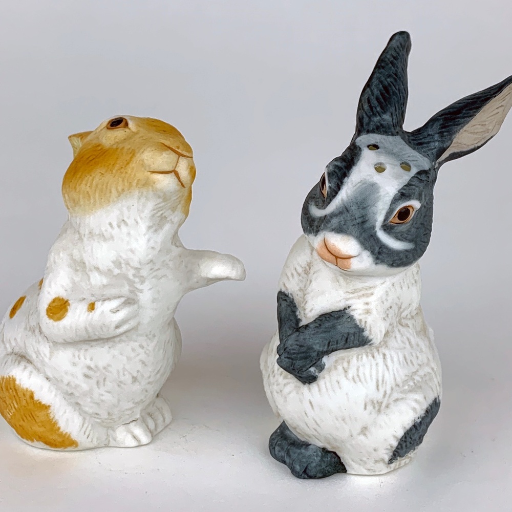 Franklin Mint Bunnies Rabbits Bisque Porcelain Salt & Pepper Shakers